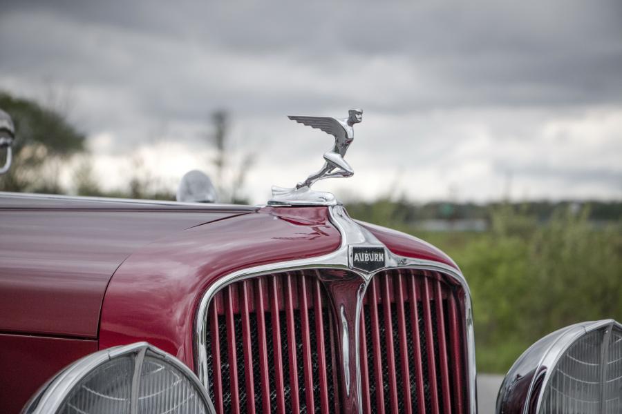 Детали экстерьера Auburn 12-160A Custom Dual Ratio Phaeton Sedan 1932 года  (фото 18 из 43)